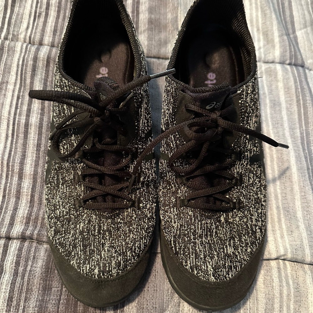 Asics women’s 11.5 walking shoes